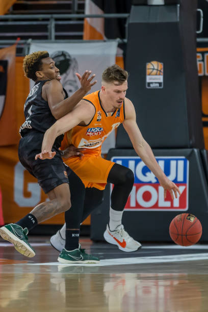 之间的较量 之间的较量