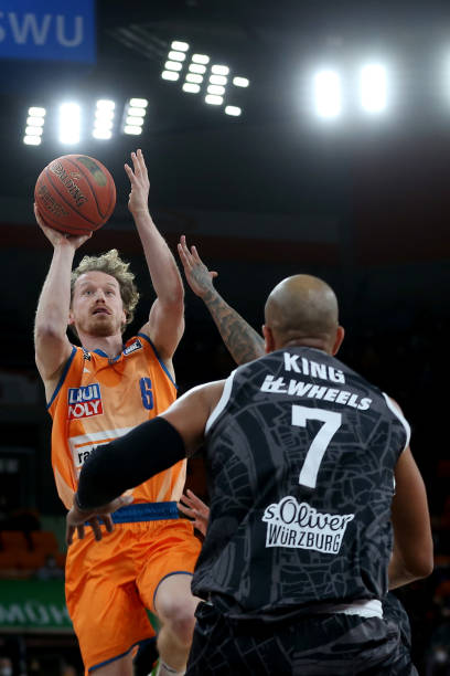 名观众的沉 名观众的沉